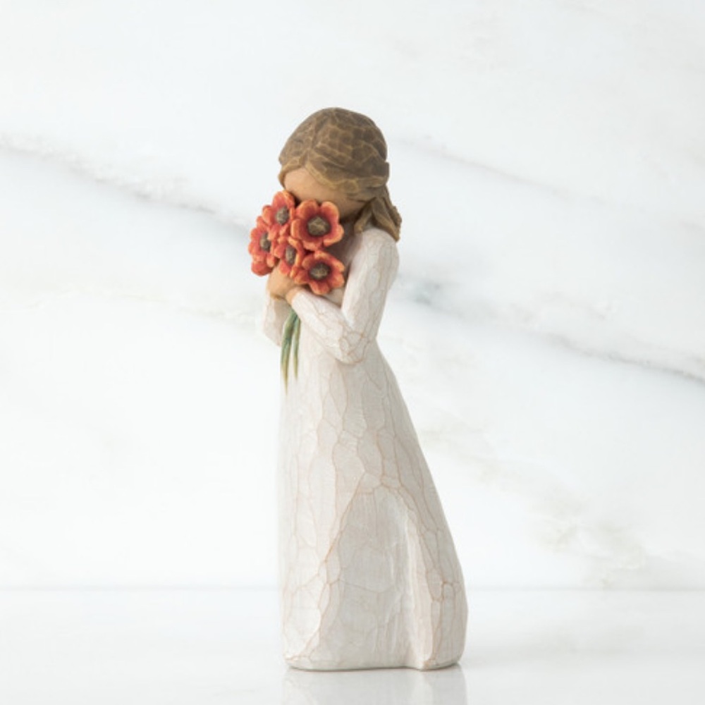 Surrounded by Love sculpted figure by Susan Lordi | Willow Tree